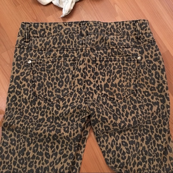 ✨Gianni Bini leopard print jeans size 3! - Picture 5 of 5